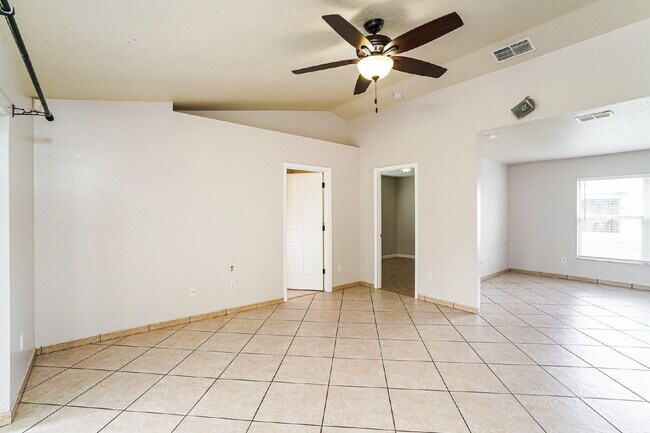 Foto del edificio - Very nice 3 bedroom with bonus room in Poinciana