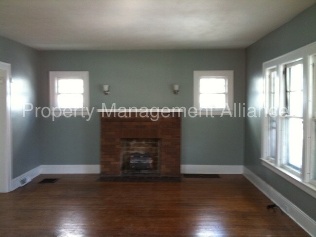 Building Photo - 429 Elm St