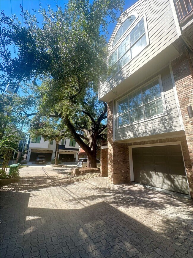 Building Photo - 2633 Peckham St