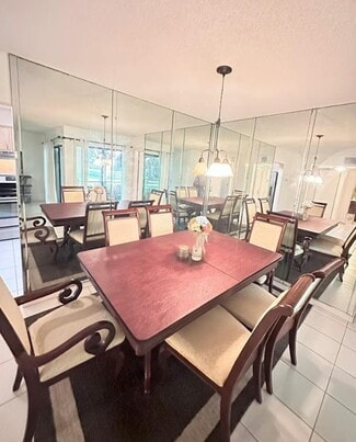 Building Photo - 3931 Cocoplum Cir