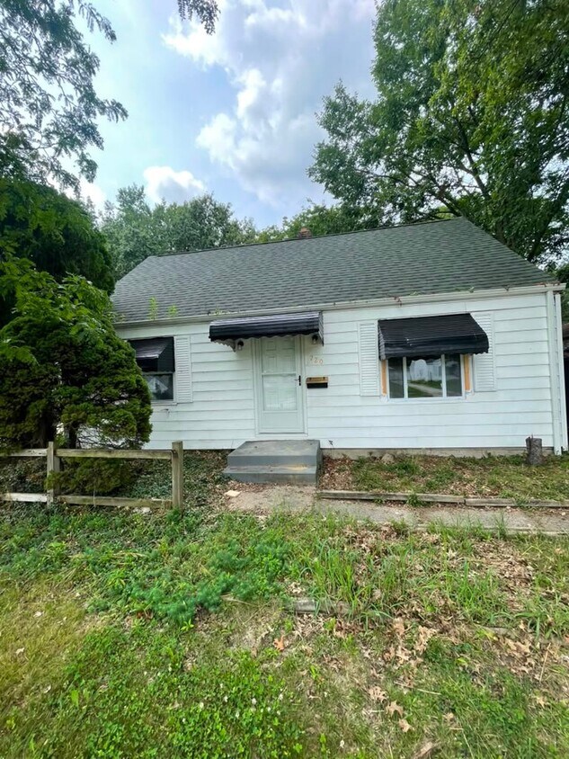 Photo - 720 E 258th St (Euclid, OH)