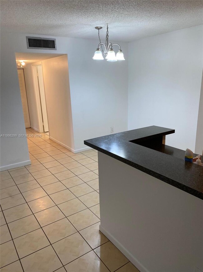 Foto del edificio - 9608 W McNab Rd