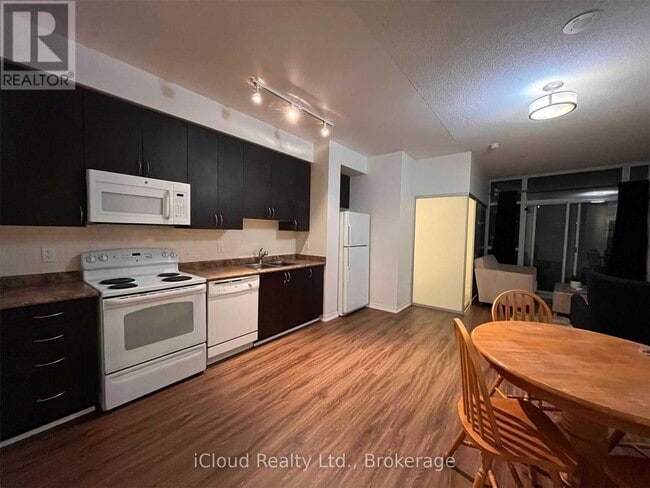 Photo du bâtiment - 223 Webb Dr