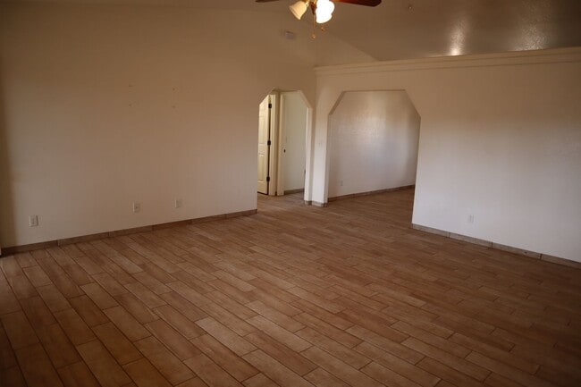 Foto del edificio - Hear The Songbirds Sing!