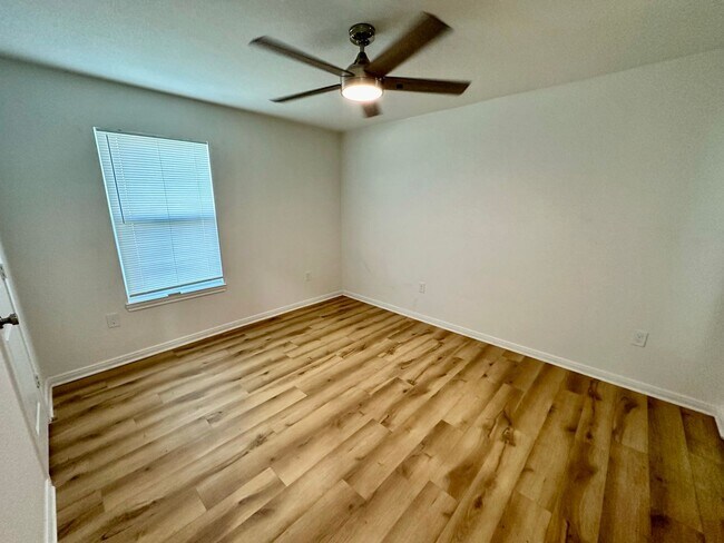 Foto del edificio - 116-118-118 W Gruver Cir