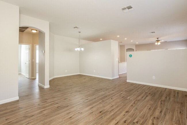 Building Photo - 8842 W Hilton Ave