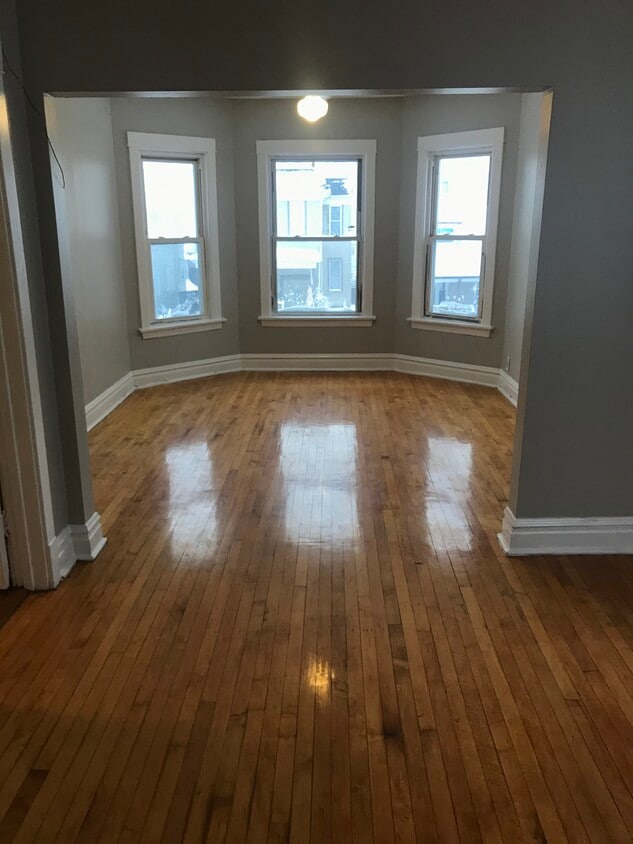 Living Room - 3735 W Sunnyside Ave