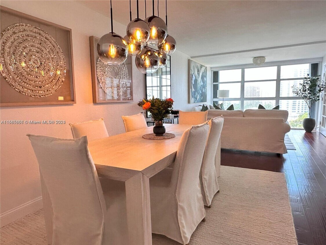 Foto principal - 200 Leslie Dr