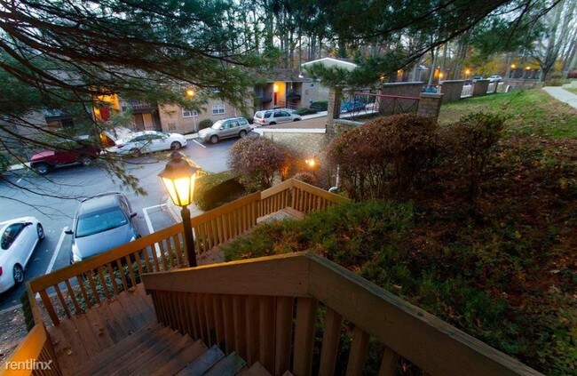 Building Photo - 284 Iven Ave
