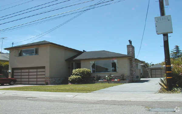 Primary Photo - 3820 Colegrove St