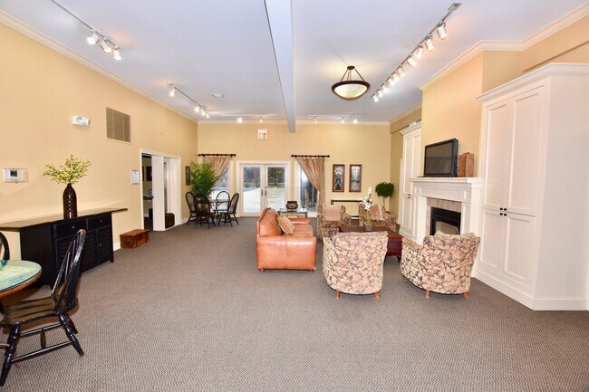 Building Photo - 906 Ridge Sq