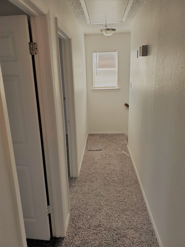 Light and bright upstairs hallway - 2205 Chase Ct
