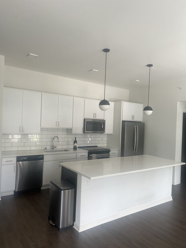 Island kitchen - Vantage on the Park