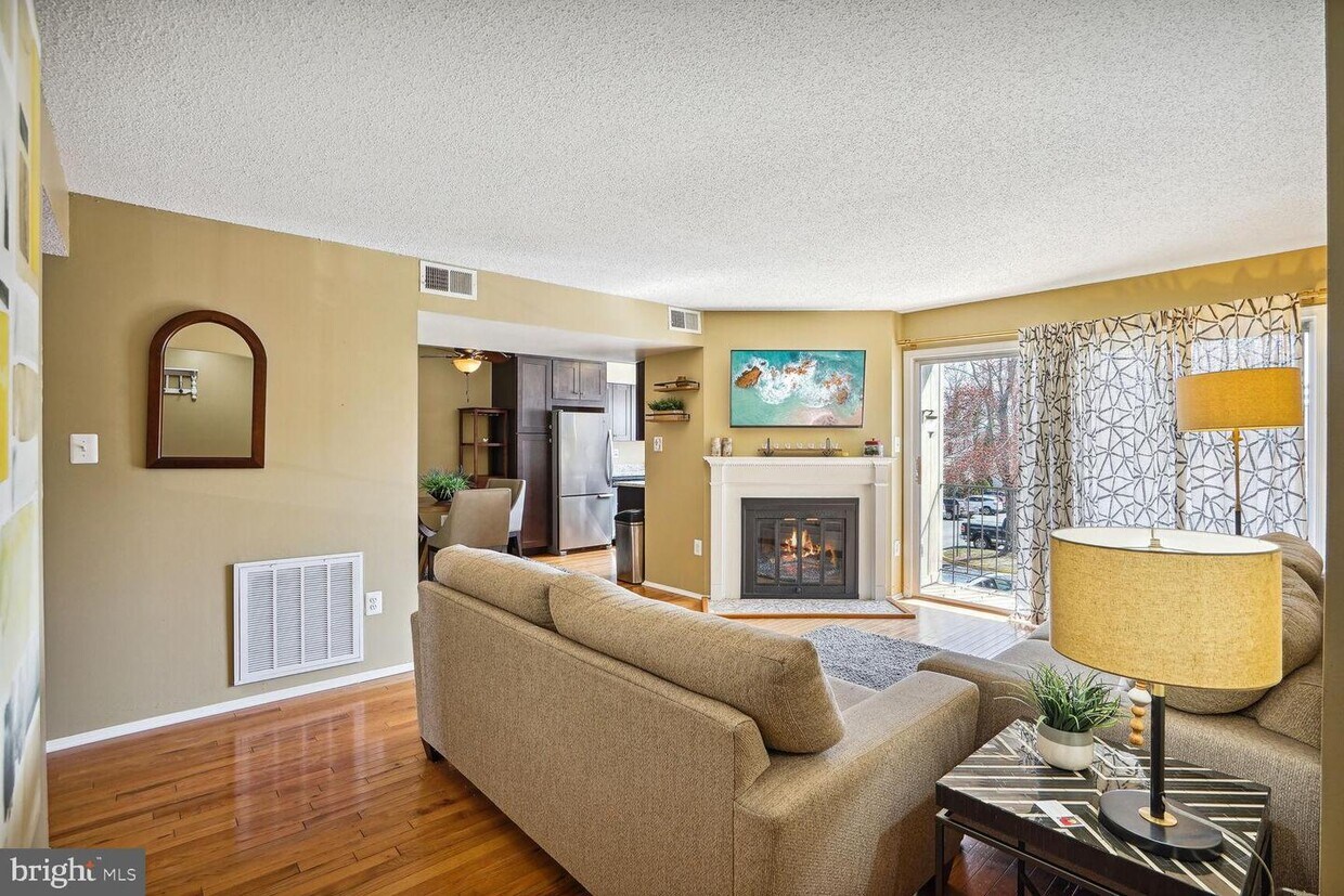 7751 New Providence Dr Unit 74, Falls Church, VA 22042 Room for Rent