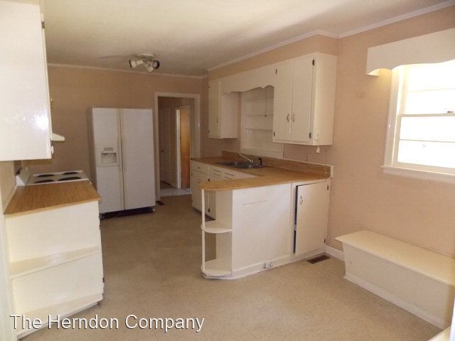 Building Photo - 4 br, 2.5 bath House - 309 W. Park Avenue