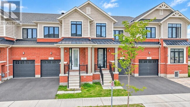 Building Photo - 7 Crossmore Cres