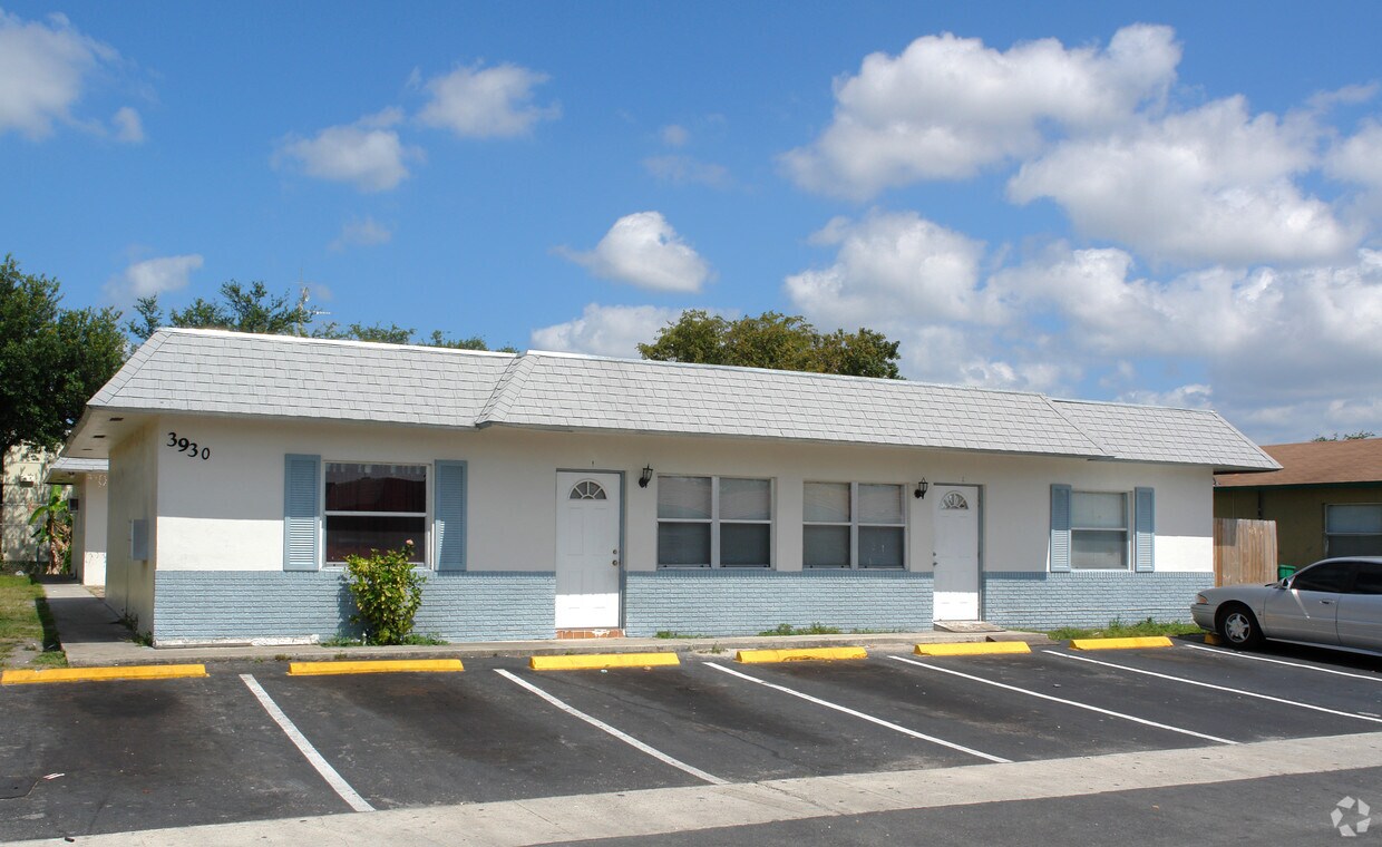 Primary Photo - 3930 NW 30th Ter