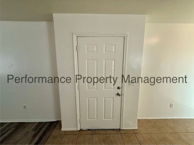 Building Photo - 1408 E 9th St