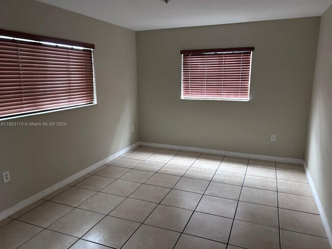 Foto del edificio - 2860 W 80th St