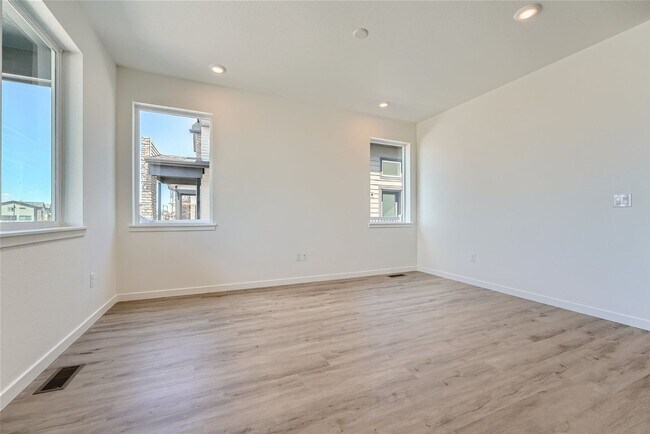 Foto del edificio - Evolve Real Estate: 3 Bedroom + Loft + Stu...