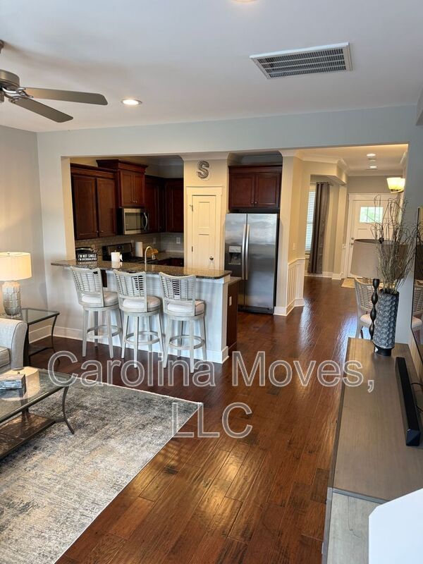 Building Photo - 604 Springbank Aly