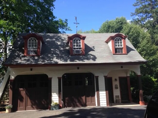 Building Photo - 227 Pascack Rd