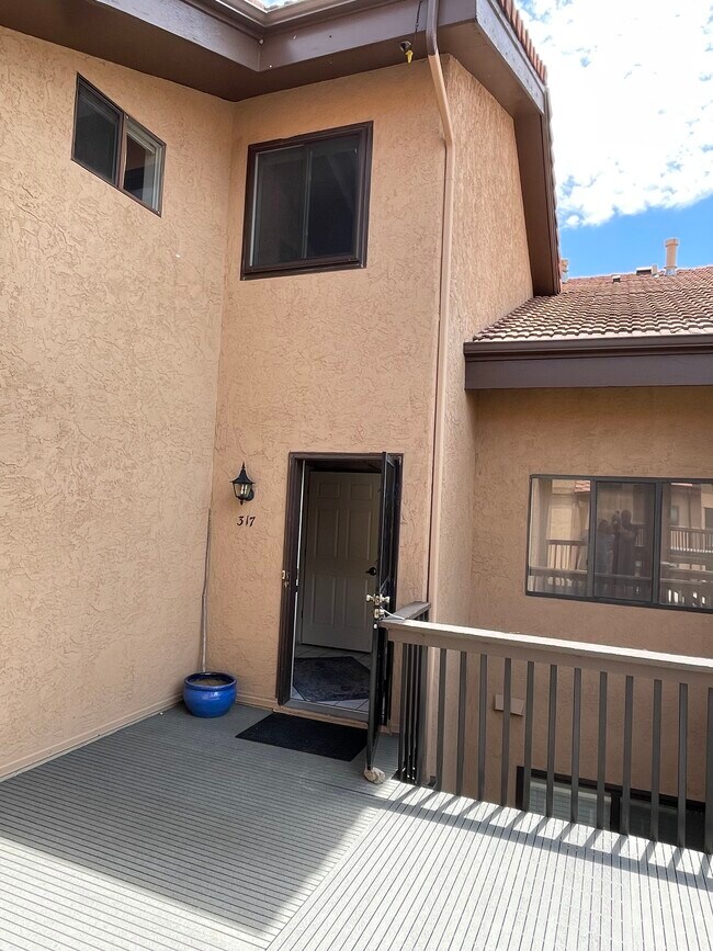Unit entry to #317... This is not a standard cubist apartment! - 4475 Laguna Pl