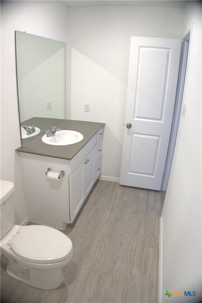 Foto del edificio - 809 Riviera Ct