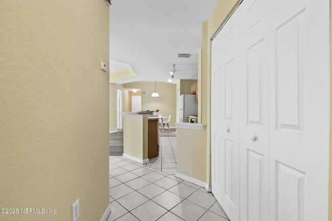Building Photo - 410 S Villa San Marco Dr