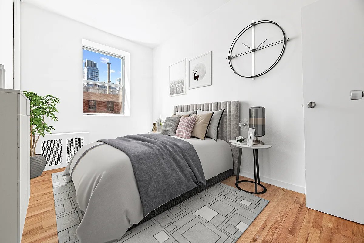 Foto del edificio - 243 W 63rd St