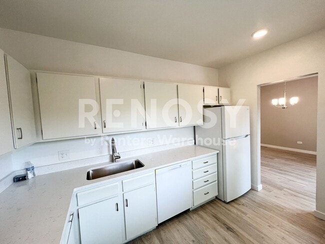 Building Photo - 4192 W Pondview Dr