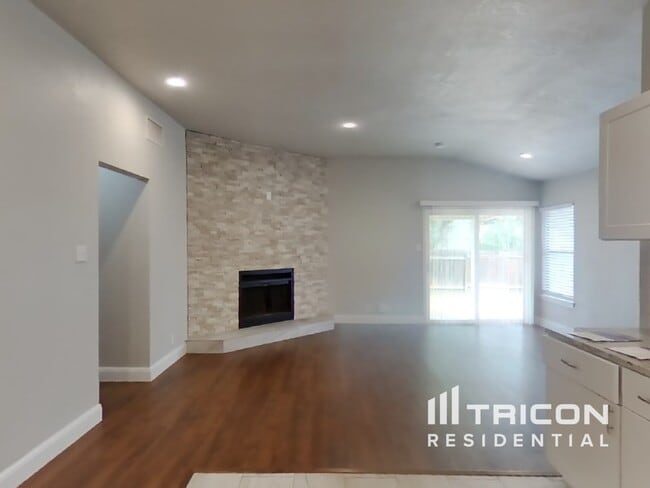 Building Photo - 8755 Ridge Moon Dr