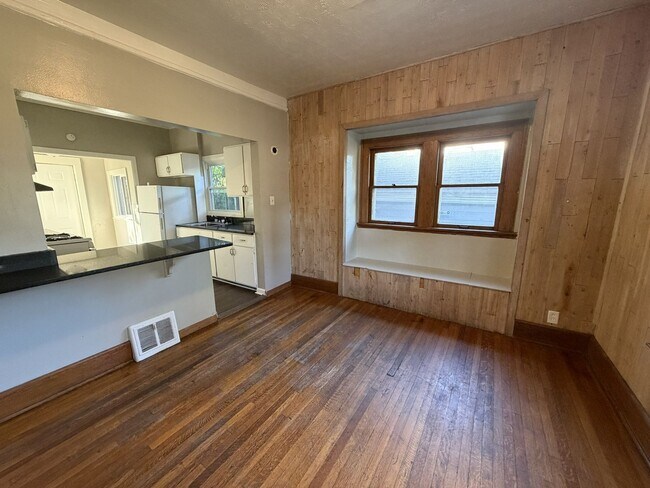 Building Photo - 1351 Berdan Ave