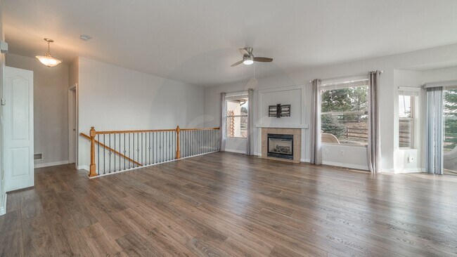 Foto del edificio - Beautiful Rancher with 3 Car Garage in Fly...