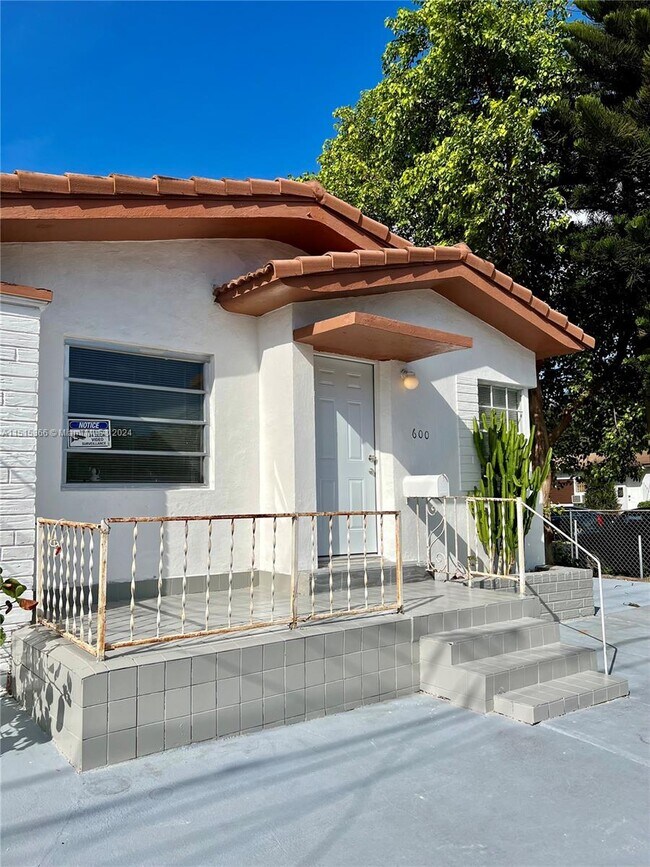 Foto del edificio - 600 SW 16th Ave