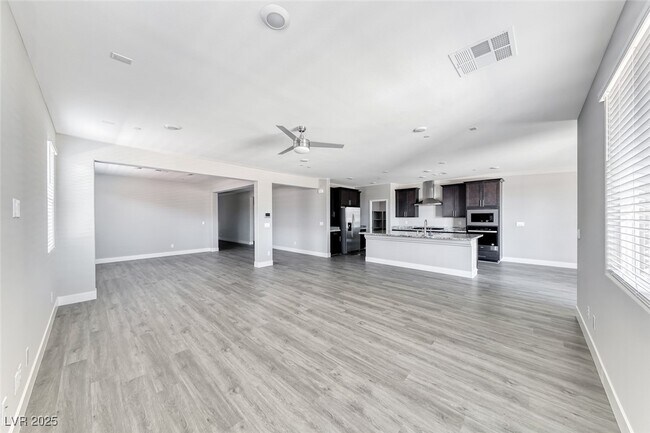 Foto del edificio - 510 Copper Falcon Ave