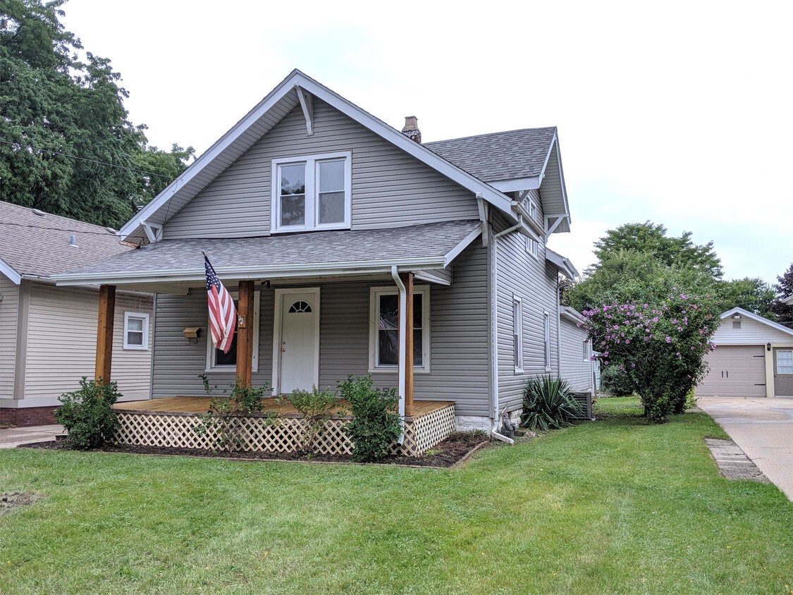 536 Lawn Dr, Loves Park, IL 61111 House Rental in Loves Park, IL