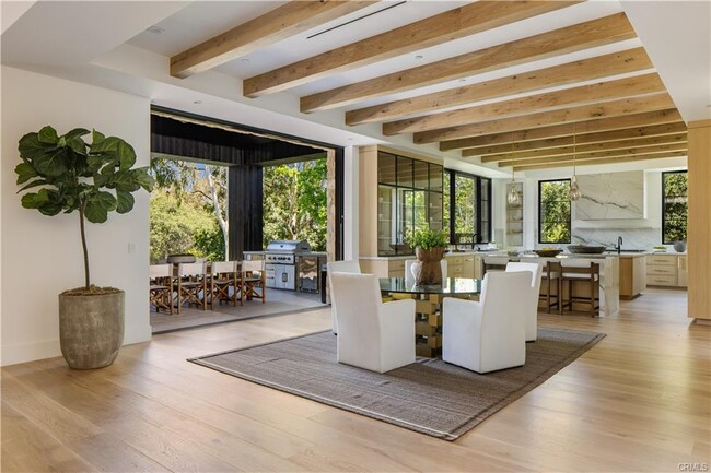 Foto del edificio - 24341 Rolling View Rd