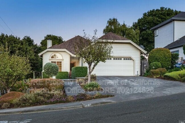 Building Photo - 1160 Birch Dr