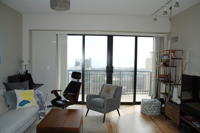 Photo - 41 E 8th St Townhome