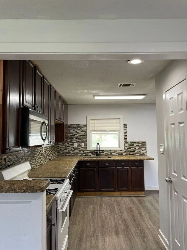Foto principal - 7814 Richland Dr
