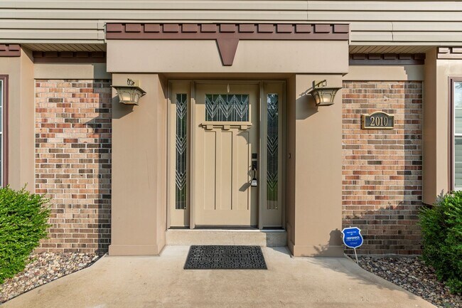 Foto del edificio - Spacious 4-Bed, 3-Bath Family Home