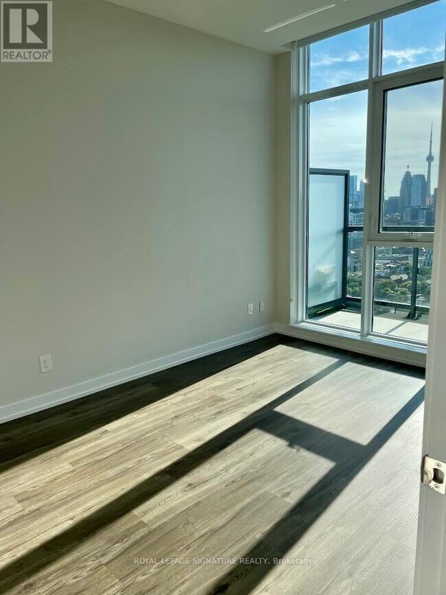 Building Photo - 25 Nicholas Ave