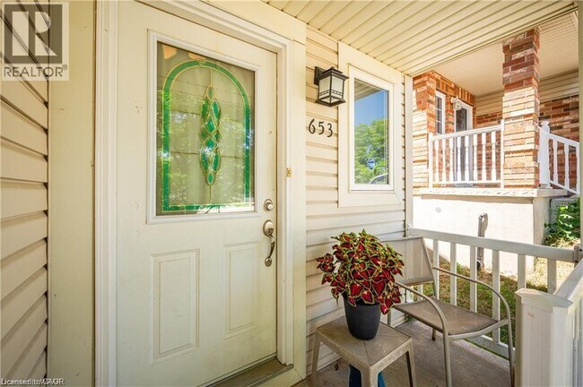 Building Photo - 653 Royal Fern St