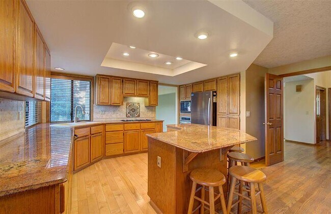 Building Photo - Prestigious Lakeview Estates neighborhood ...