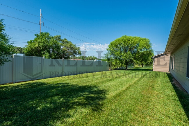 Building Photo - 925 West Onewood Place