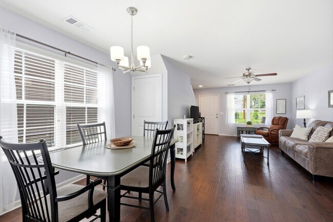 Foto del edificio - 3928 Hoggett Ford Rd