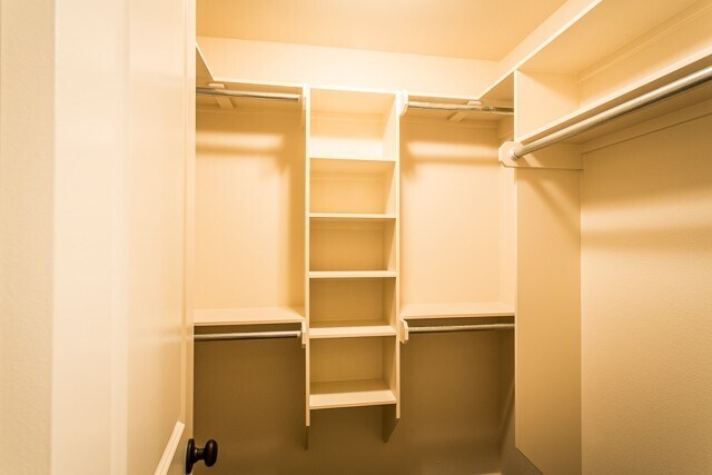 Building Photo - MOVE IN READY!!!!  Single Family Home in L...