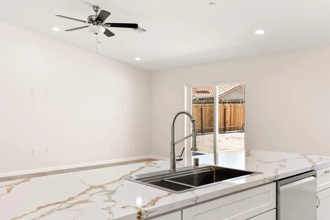 Foto del edificio - 21417 Reed Pl