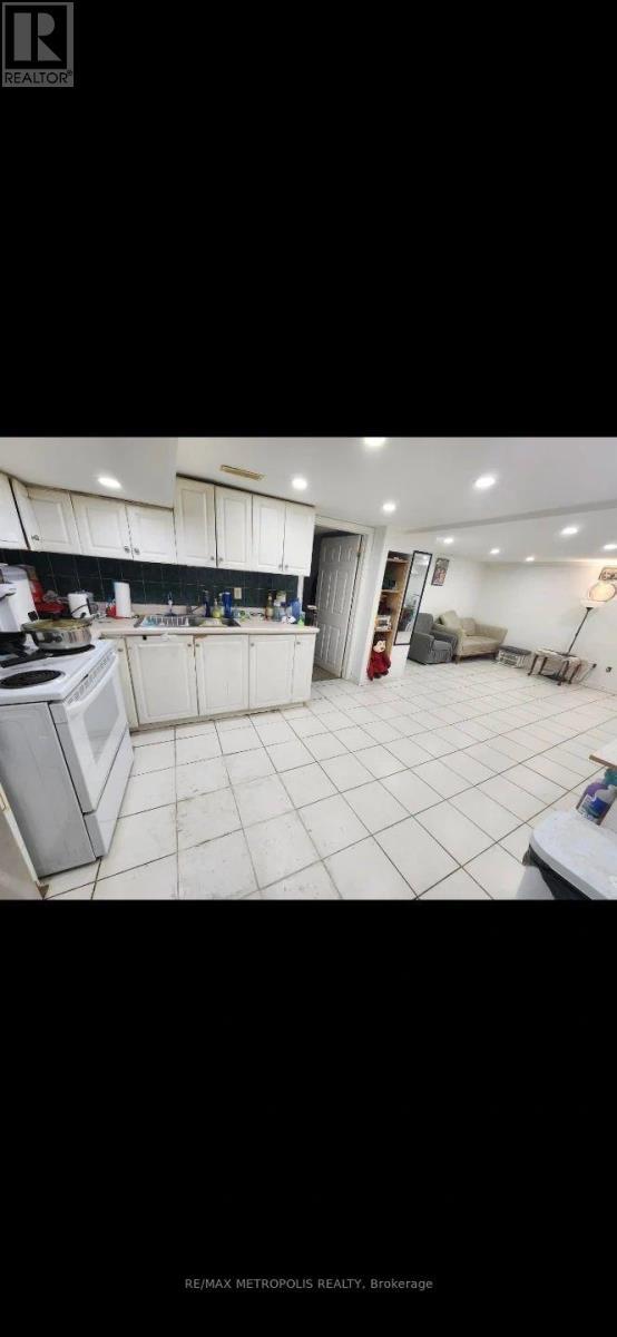 Photo du bâtiment - 3244 Lawrence Ave E